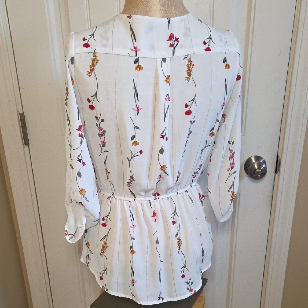 White Floral Gold Stripe Zipper Blouse With Pockets - Picture 2 of 7